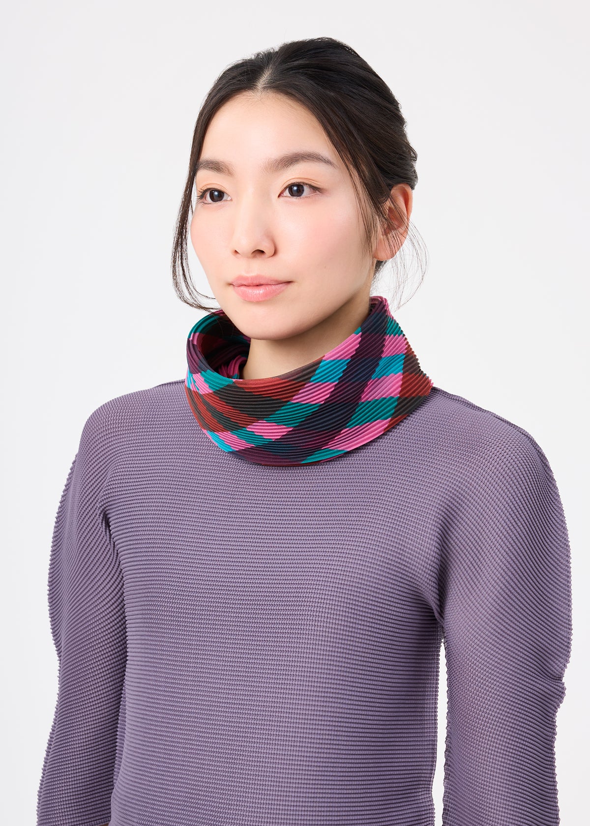 TAPE CHECK PLEATS STOLE、アクセサリー&その他_ストール、着用画像1