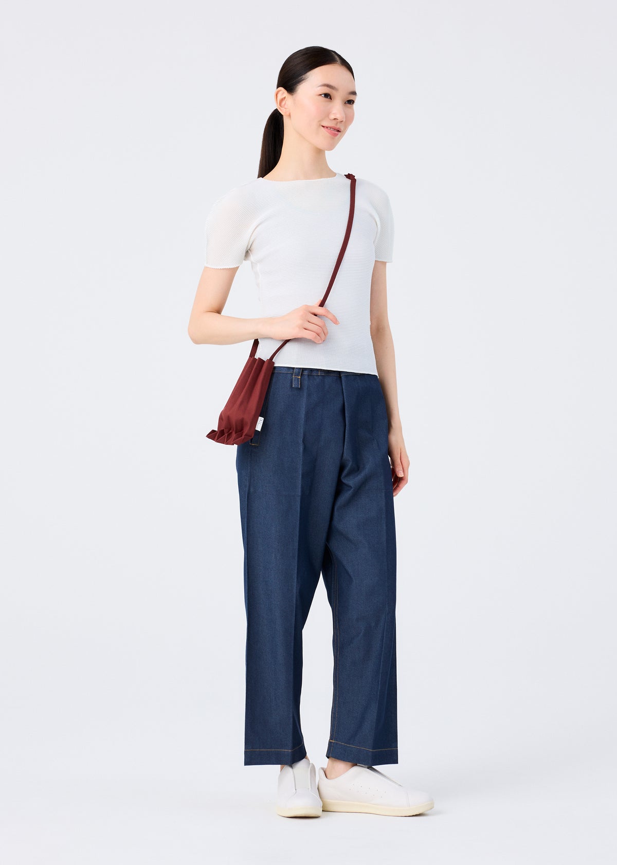 TRUNK PLEATS BAG 12、バッグ&財布_ショルダーバッグ、着用画像1