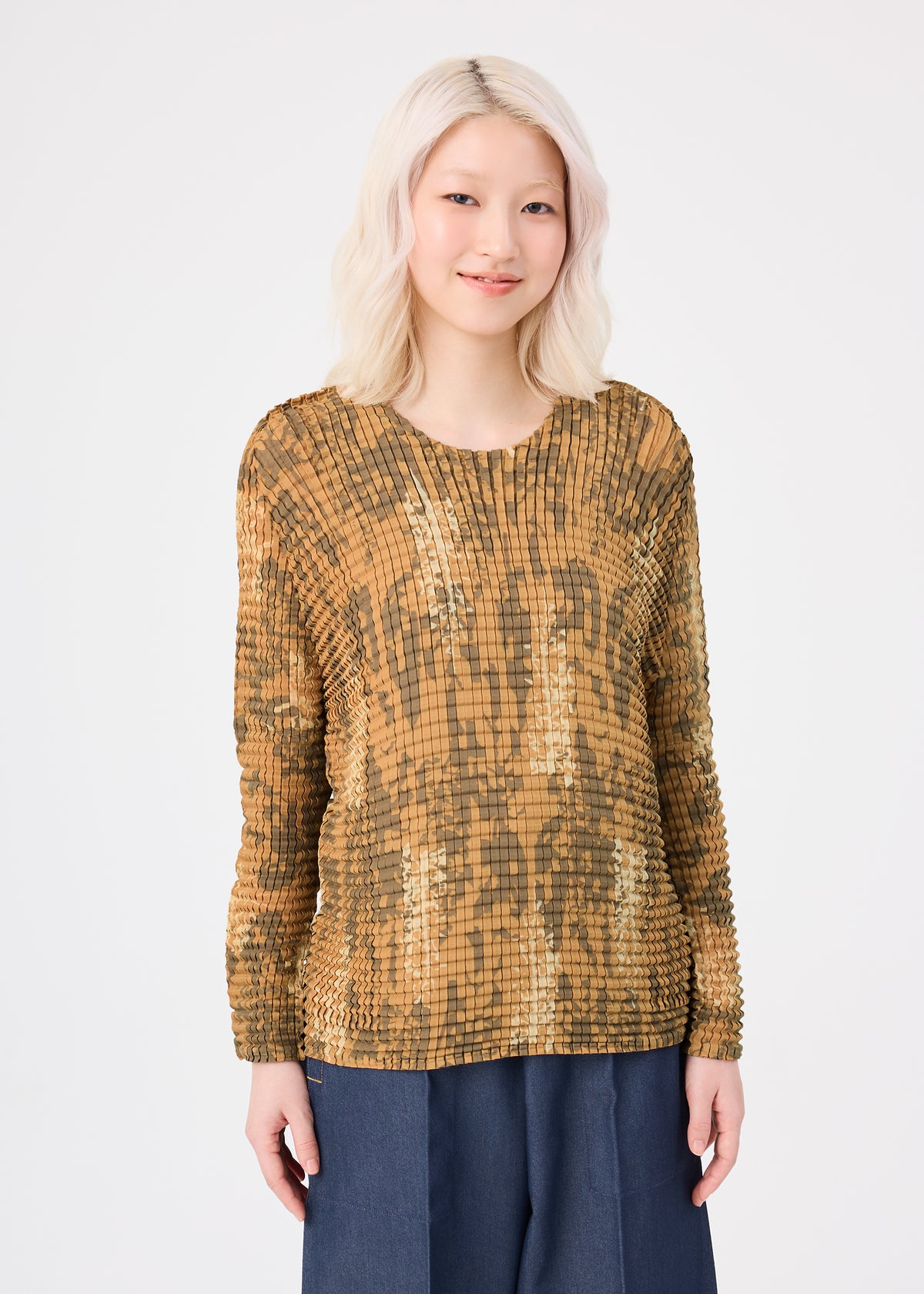 LEAF PLEATS SHIRT、ウィメンズ_トップス_トップ、着用画像1