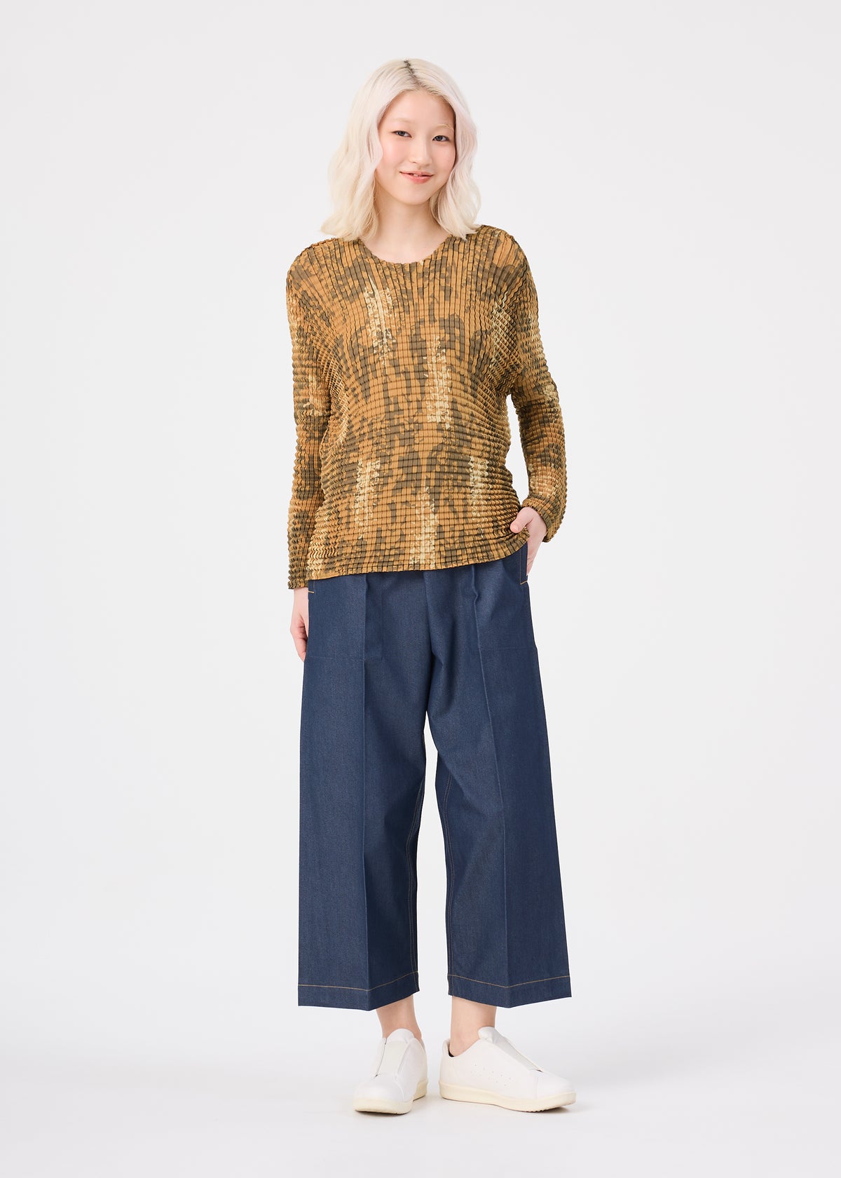 LEAF PLEATS SHIRT、ウィメンズ_トップス_トップ、着用画像3
