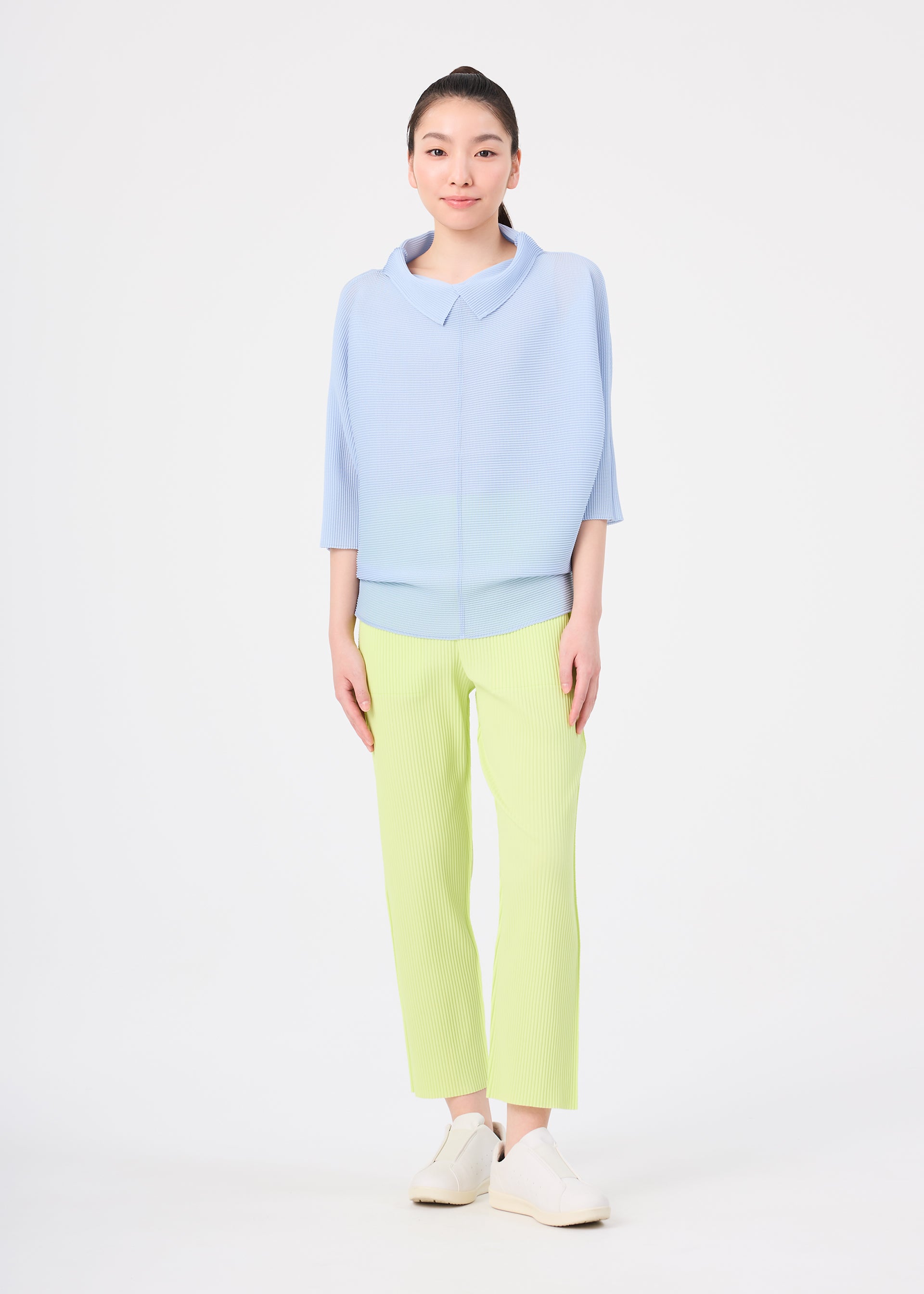 DOLMAN STRETCH PLEATS 1、ウィメンズ_トップス_トップ、着用画像3