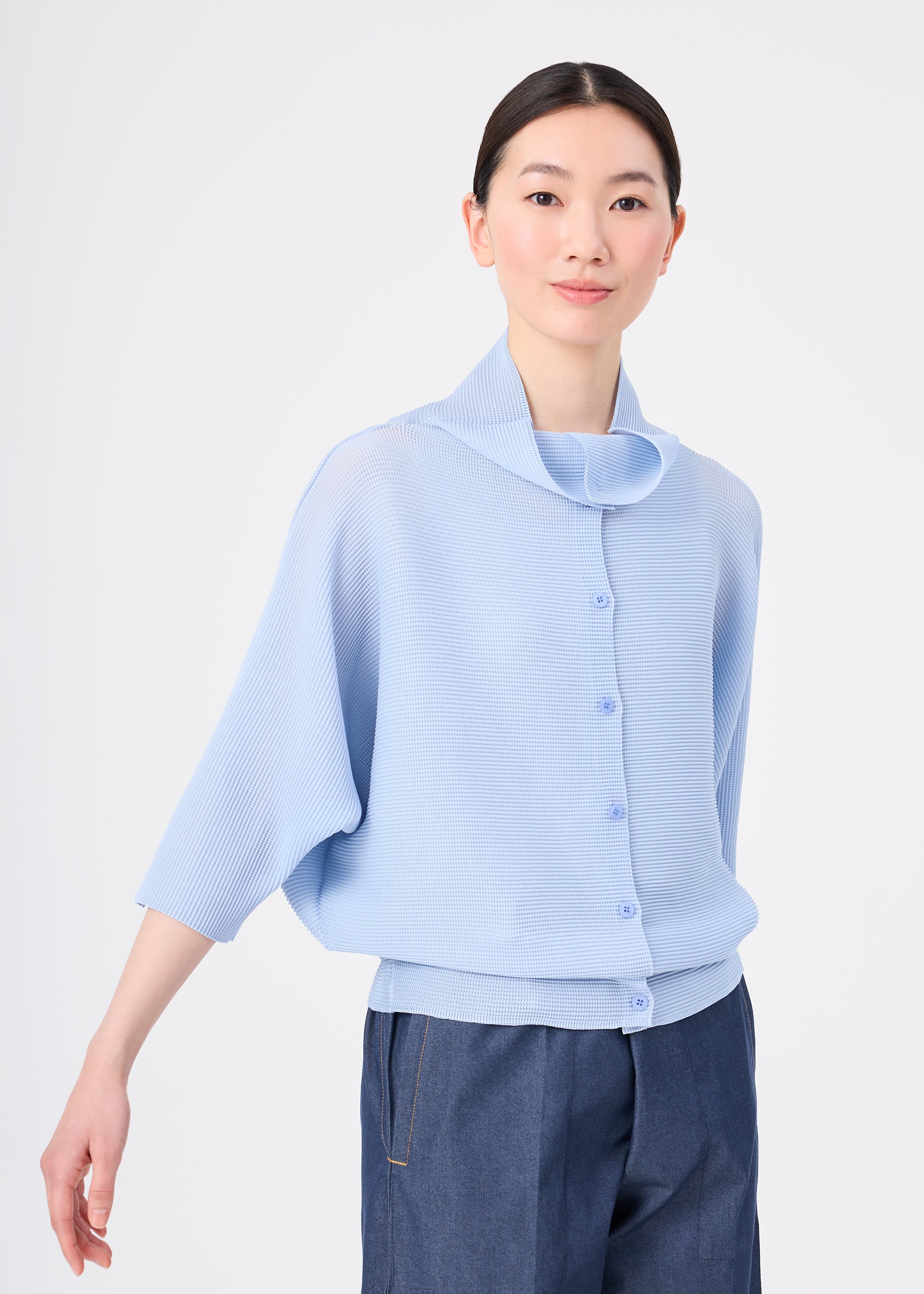 DOLMAN STRETCH PLEATS 1、ウィメンズ_トップス_カーディガン、着用画像1