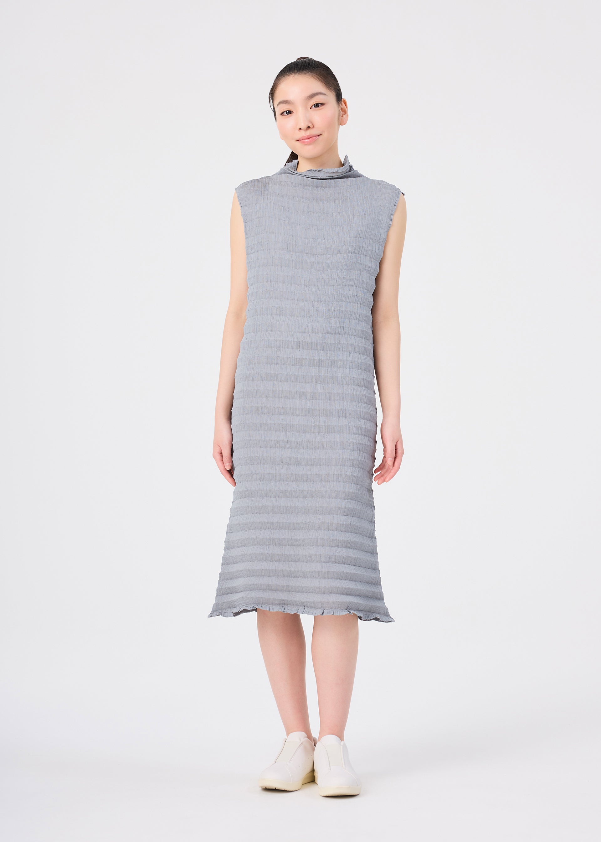ACCORDION SEE-THROUGH CREPE、ウィメンズ_ワンピース、着用画像1