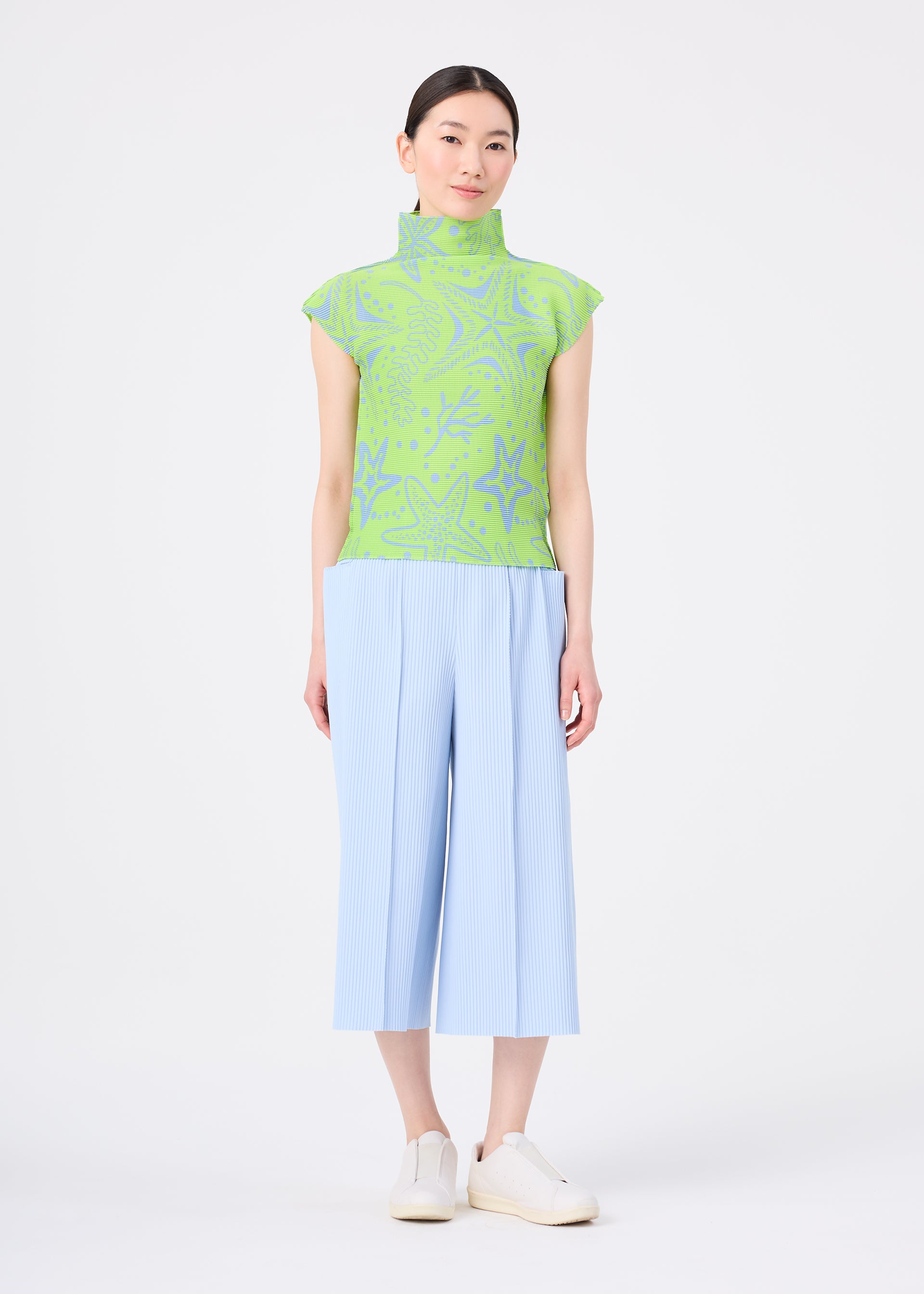FINE KNIT PLEATS COLOR 1、ウィメンズ_パンツ、着用画像1