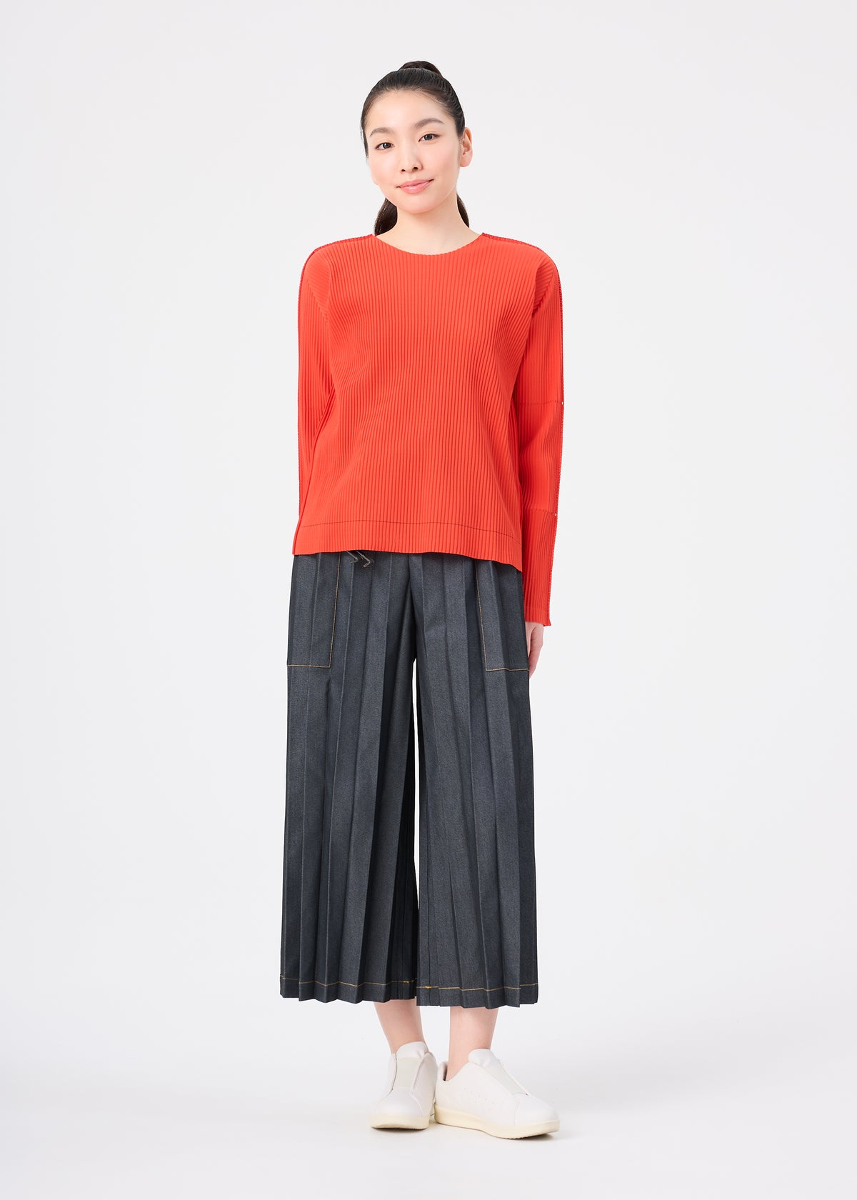 FINE KNIT PLEATS COLOR 2、ウィメンズ_トップス_トップ、着用画像3