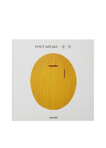『ISSEY MIYAKE 三宅一生』増補改訂版（TASCHEN）