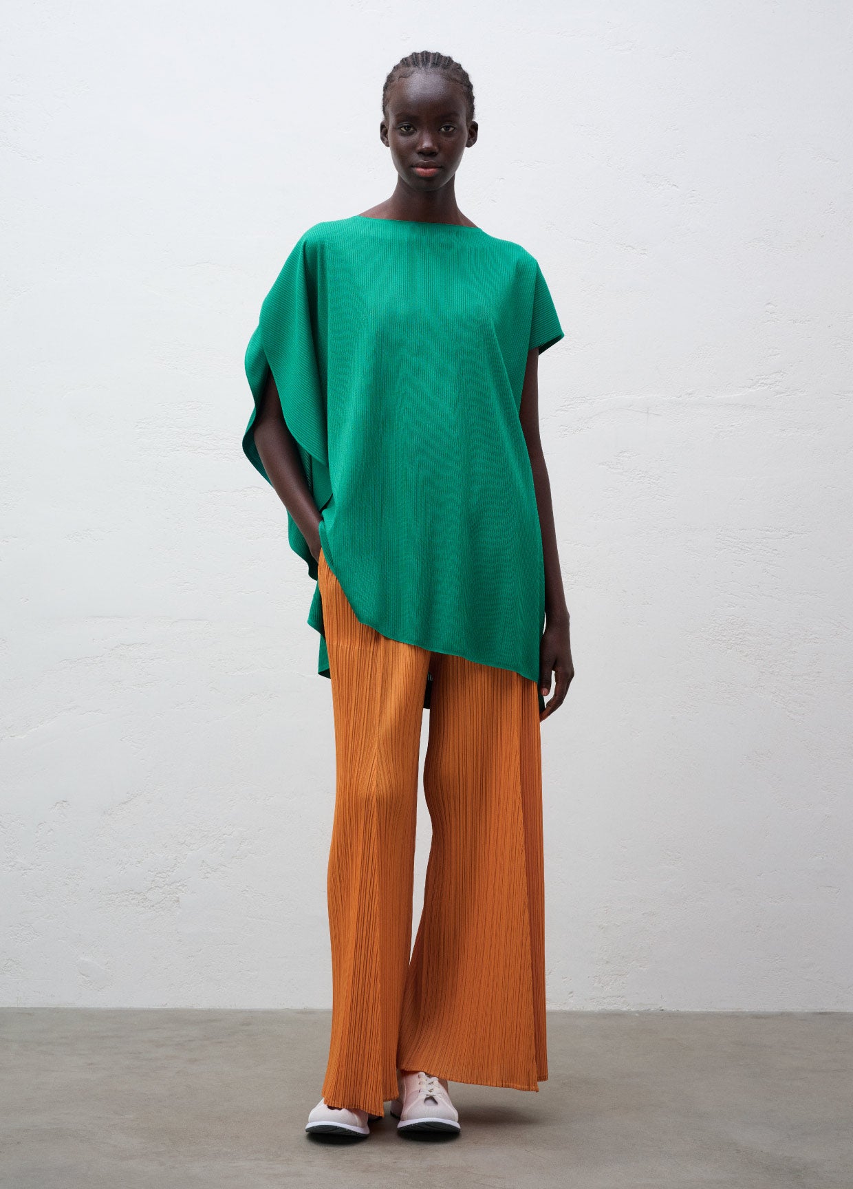 PLEATS PLEASE ISSEY MIYAKE LOOK 06
