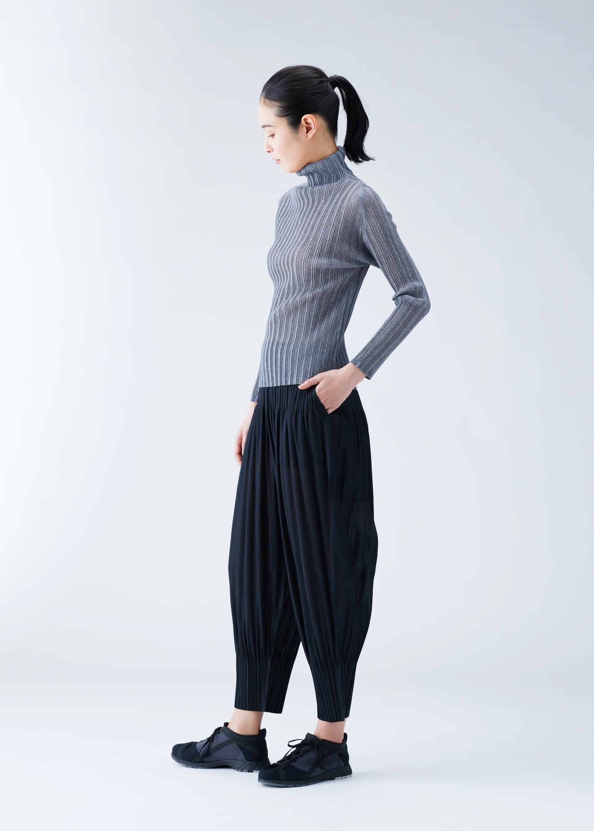 RIB PLEATS BASICS、ウィメンズ_トップス_トップ、着用画像2