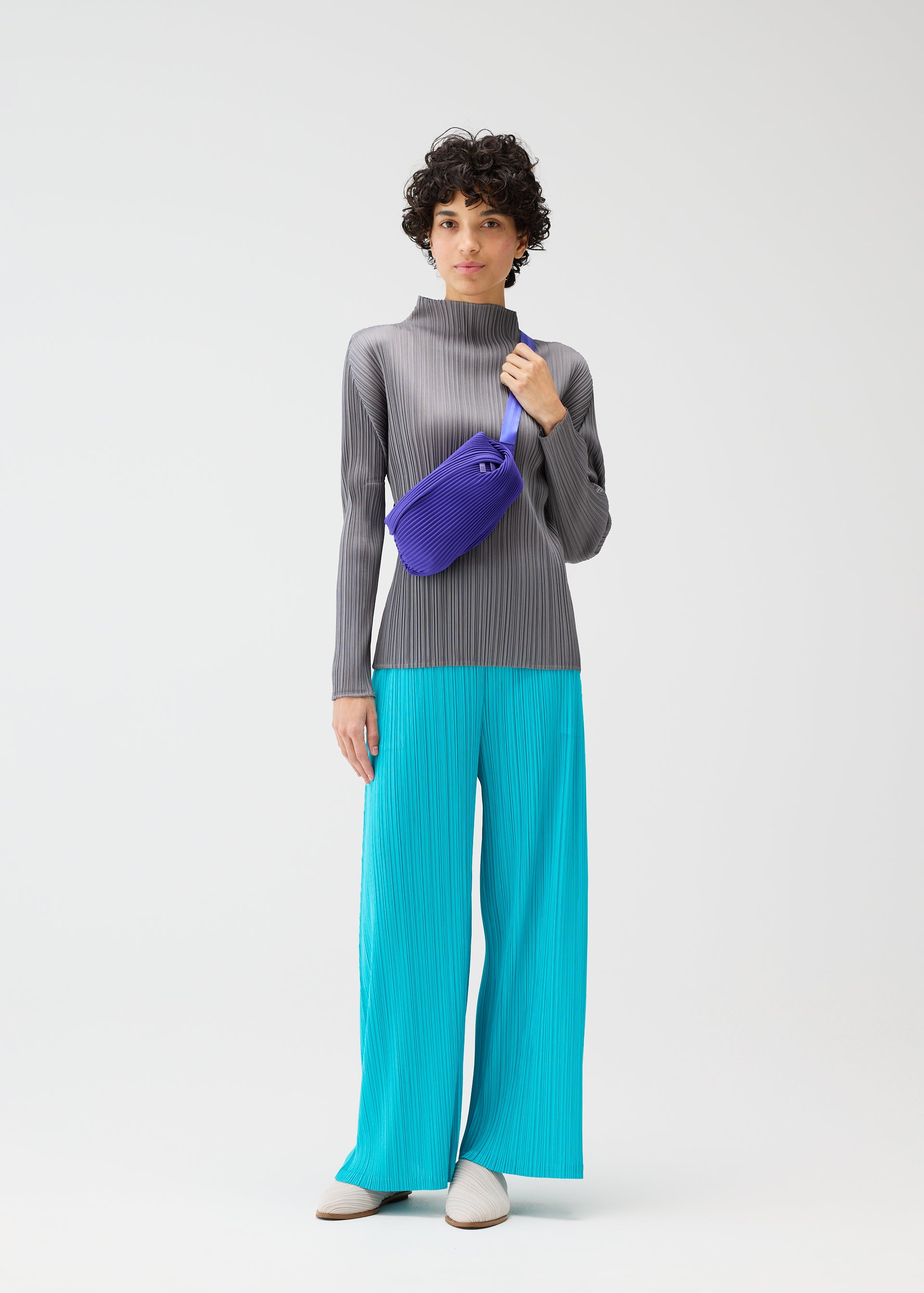 BIAS PLEATS WAIST BAG、バッグ&財布_ショルダーバッグ、着用画像1