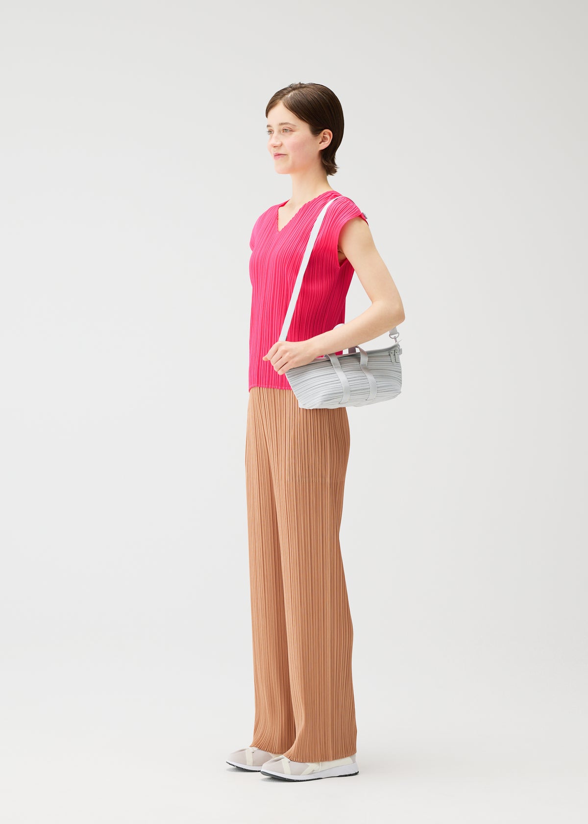 PLEATS BOSTON BAG、バッグ&財布_ハンドバッグ、着用画像1