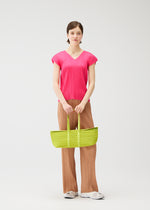 PLEATS BOSTON BAG、バッグ&財布_ハンドバッグ、着用画像2