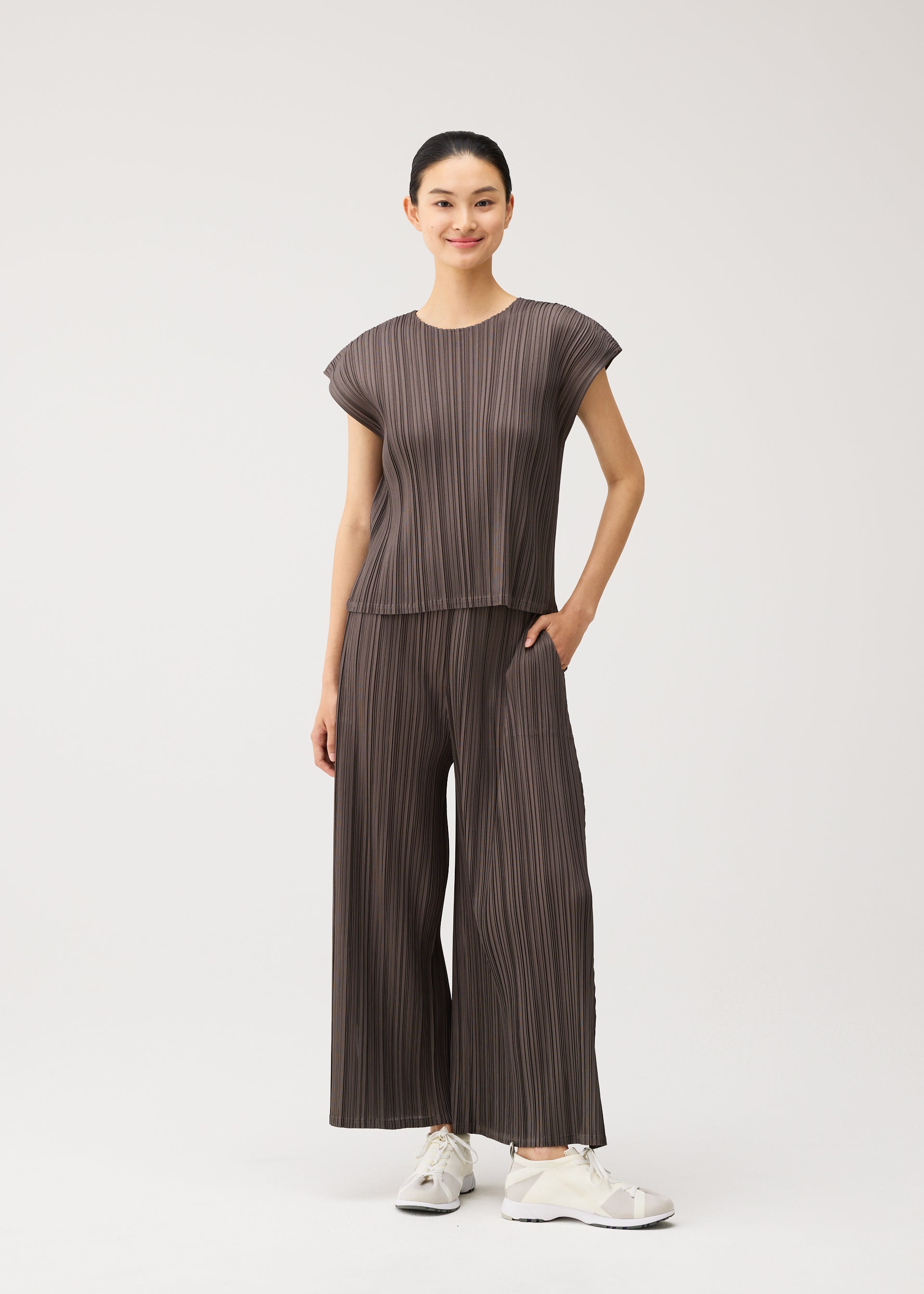 MELLOW PLEATS、ウィメンズ_パンツ、着用画像4