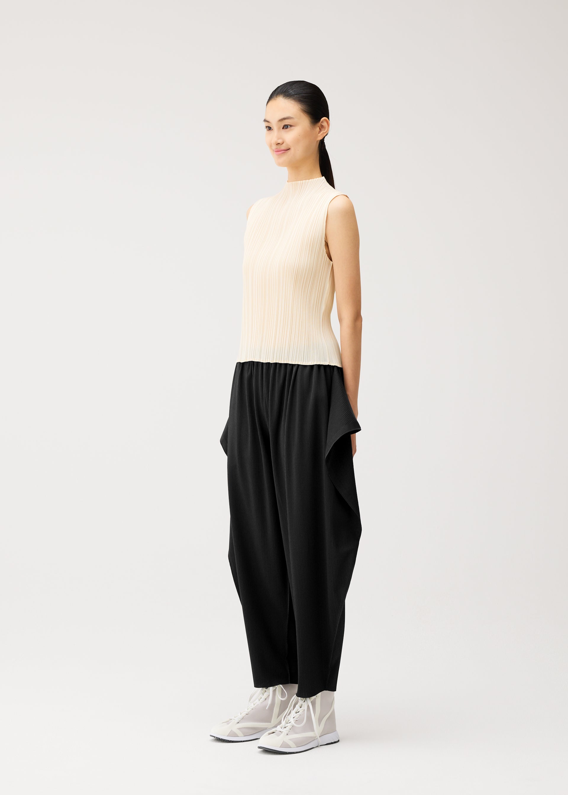 A-POC BOTTOMS、ウィメンズ_パンツ、着用画像2