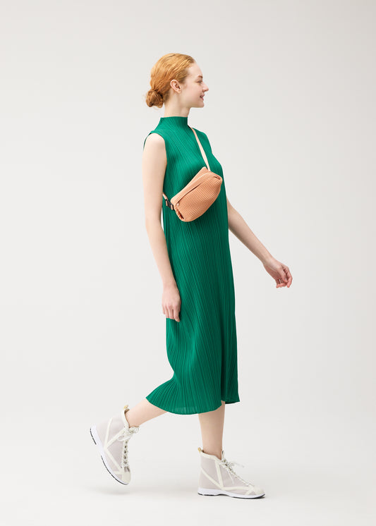 BIAS PLEATS WAIST BAG、バッグ&財布、着用画像1