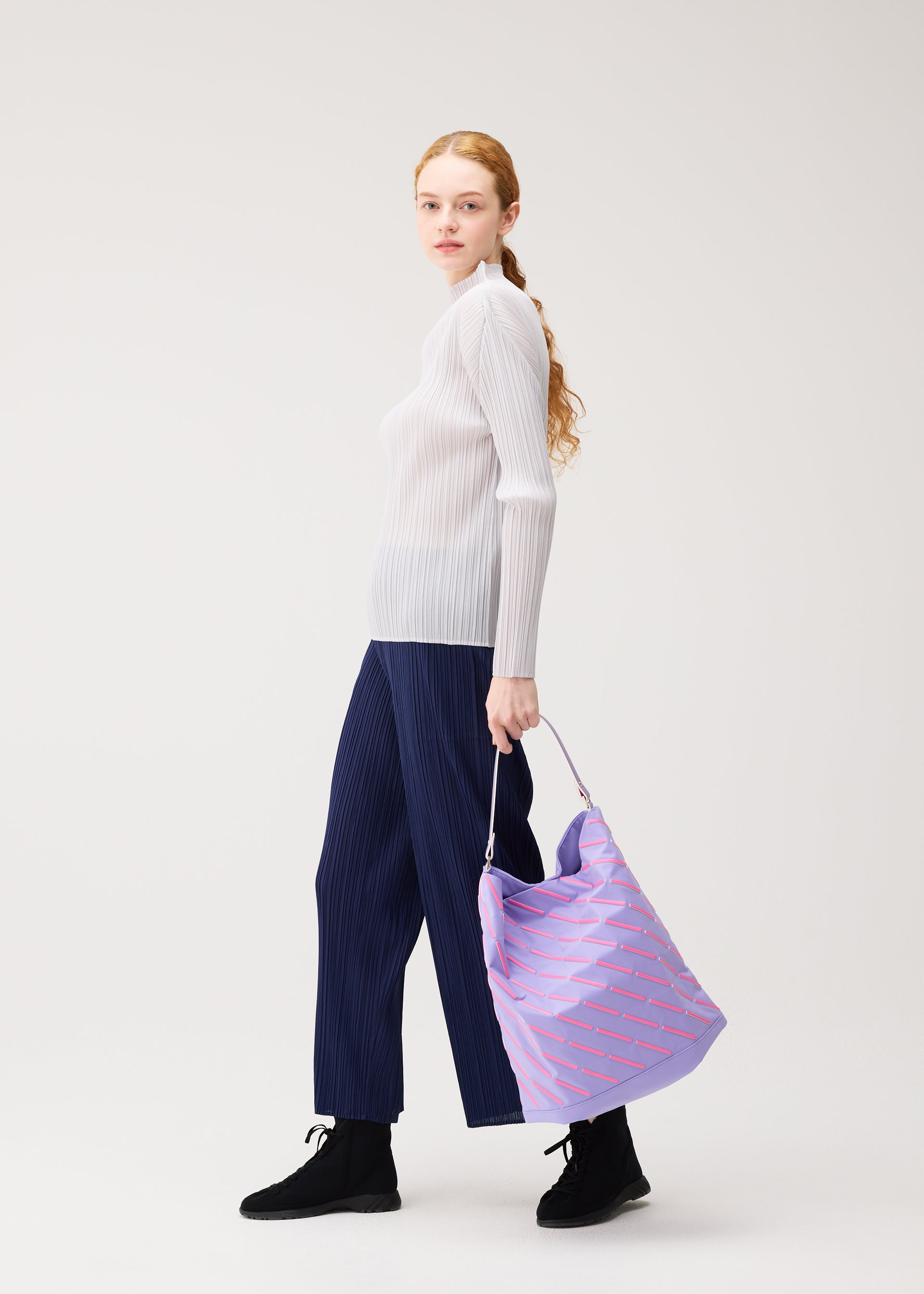 LINE BAG、バッグ&財布_ハンドバッグ、着用画像1